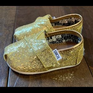 Toms classic glitters- Gold- size Tiny 3